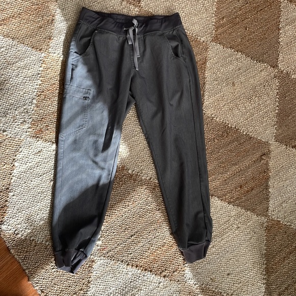 FIGS Scrub Set - Picture 3 of 3